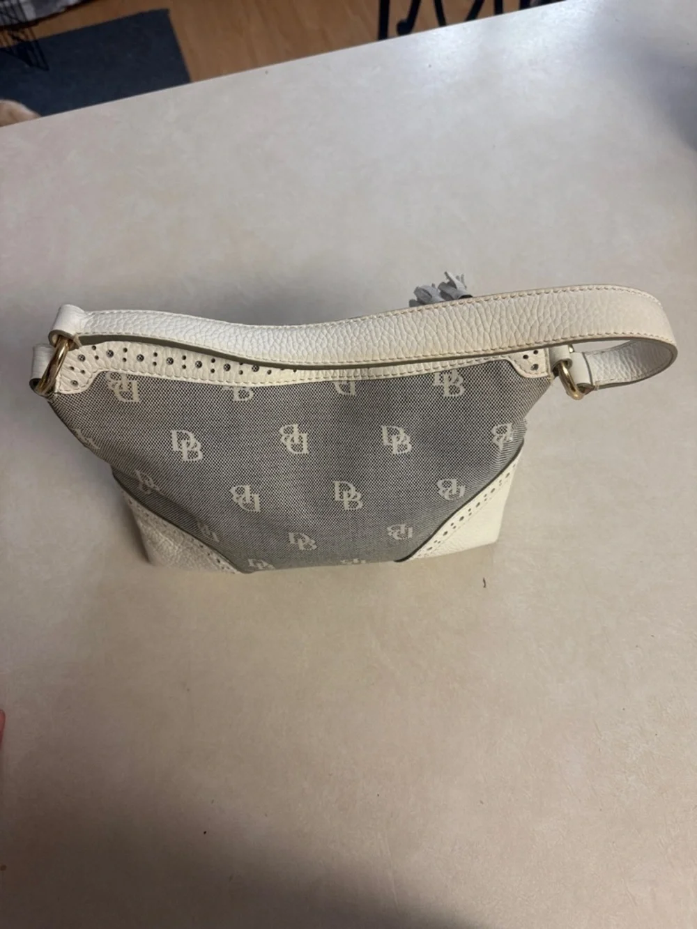 Dooney & Bourke Cream and Gray Pebble-Trim Shoulder Bag VINTAGE☦️👸🏼 - Picture 6 of 10